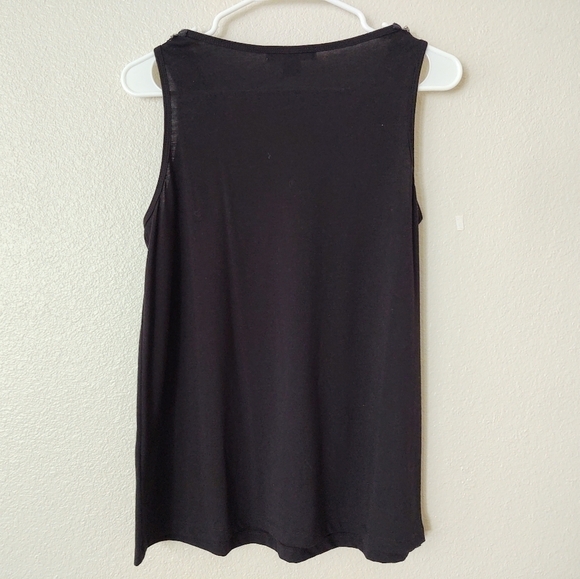AUGUST Silk | Sleeveless Blouse - Picture 2 of 6
